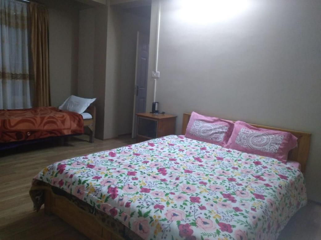 Na-U-Iaka Homestay Shillong Exterior foto