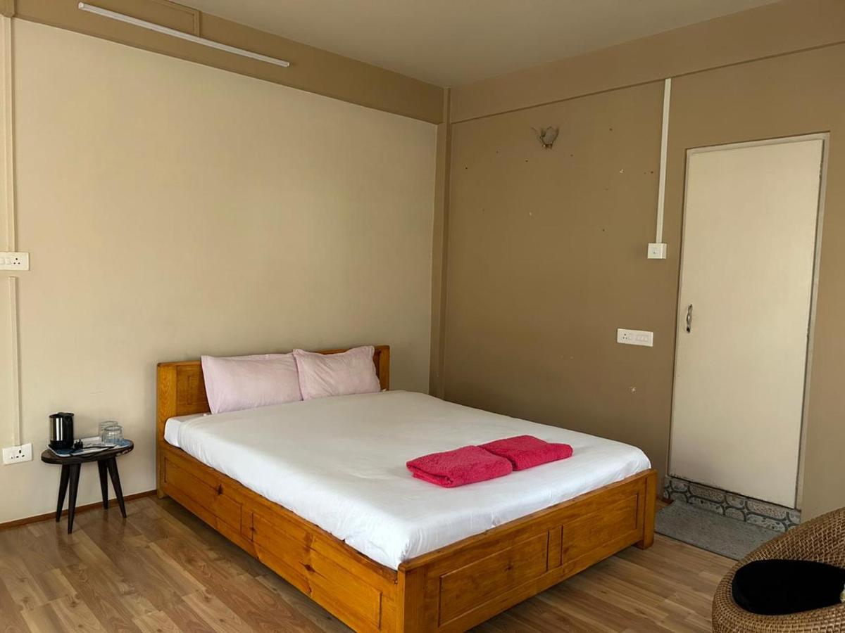 Na-U-Iaka Homestay Shillong Exterior foto
